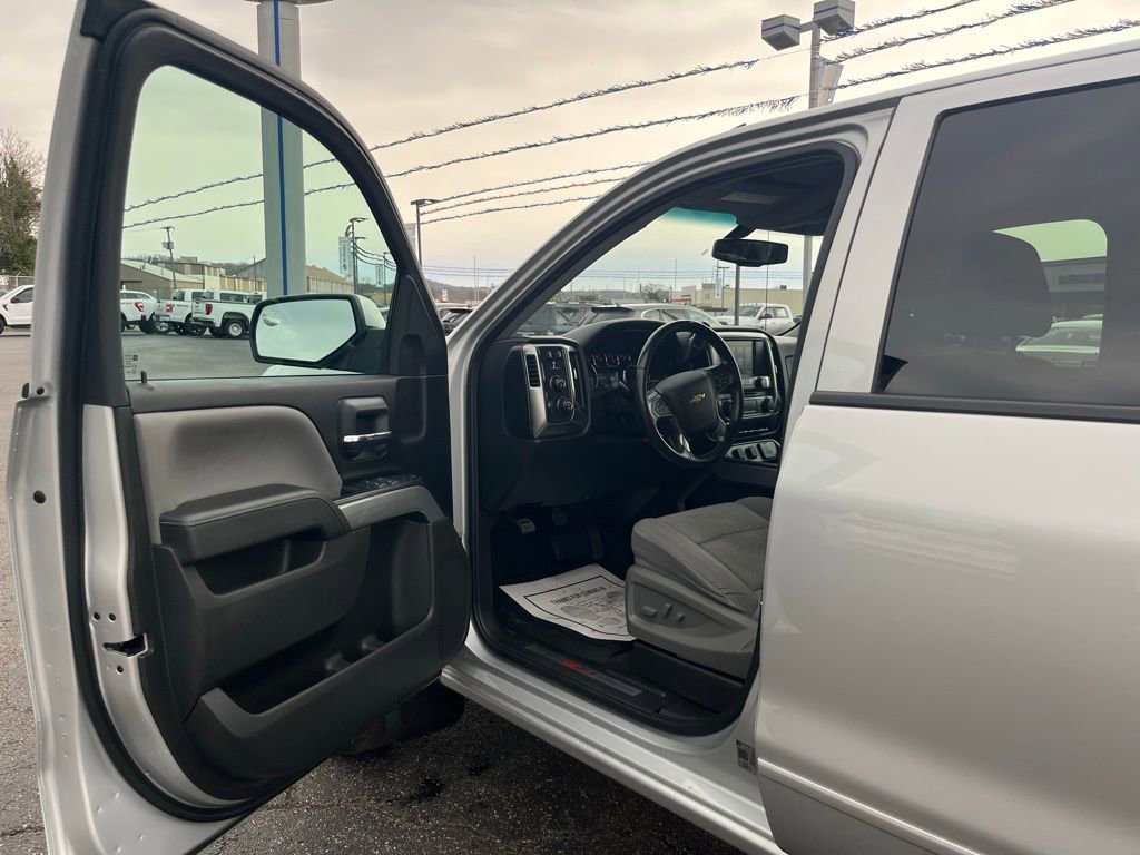 Used 2018 Chevrolet Silverado 1500 LT w/ LT Plus Package AWD/4WD image 7
