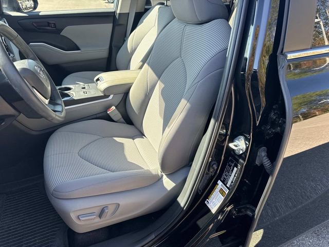 Used 2024 Toyota Highlander LE image 33