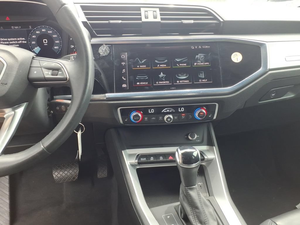 Used 2025 Audi Q3 2.0T Premium AWD/4WD image 19