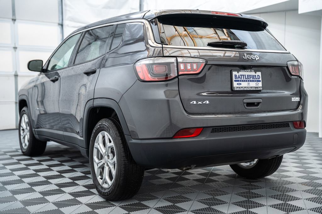 Used 2024 Jeep Compass Sport AWD/4WD image 5