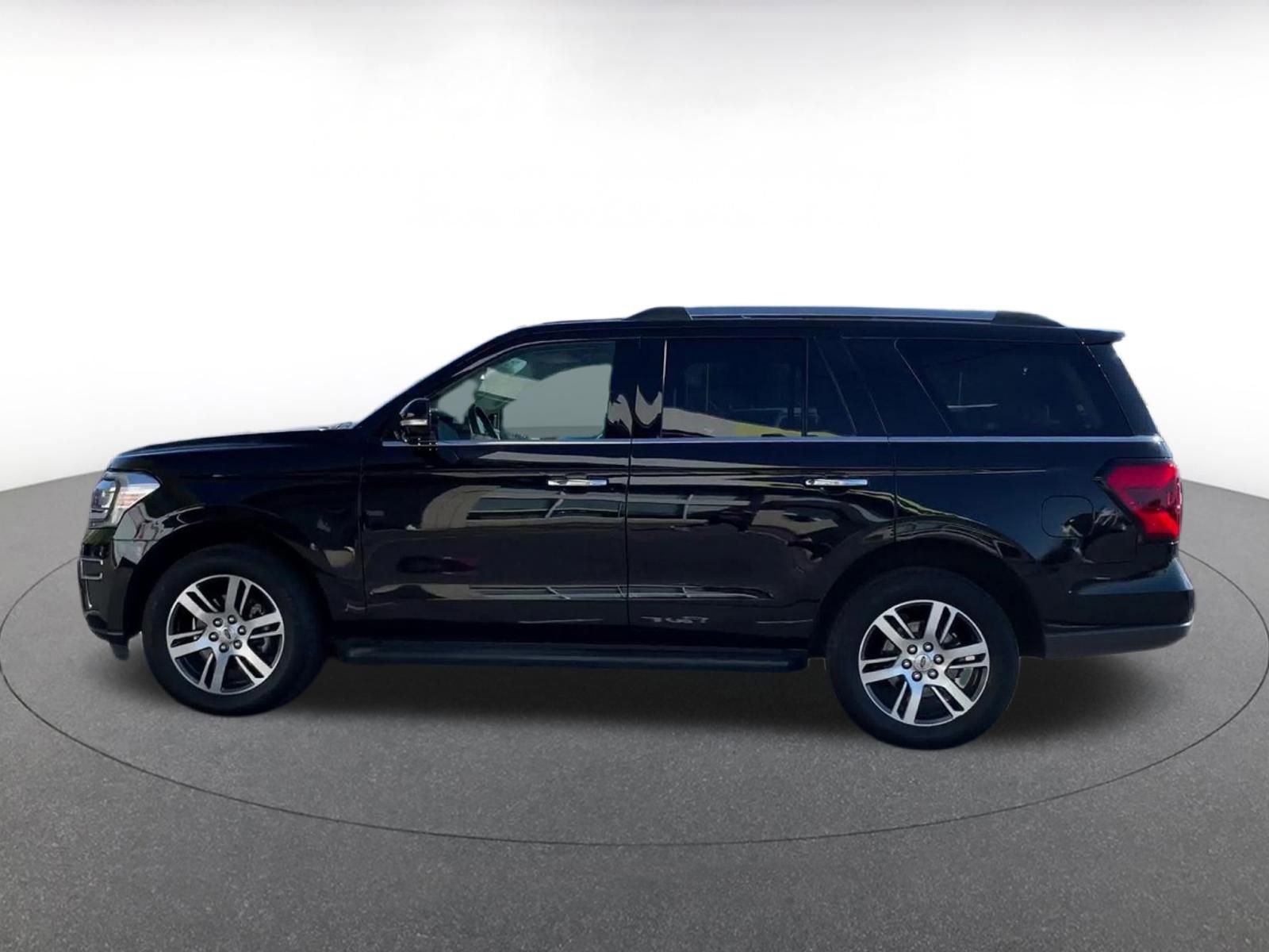 Used 2024 Ford Expedition Limited AWD/4WD image 9