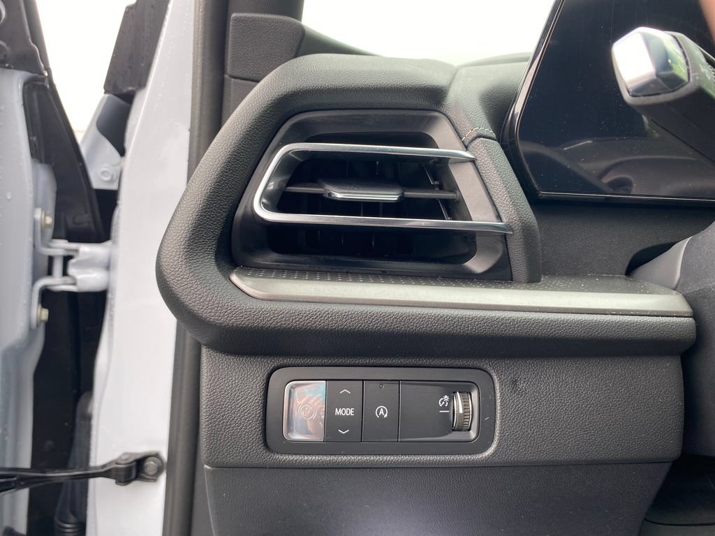 New 2026 Chevrolet Traverse LT w/ Driver Confidence Package FWD image 29