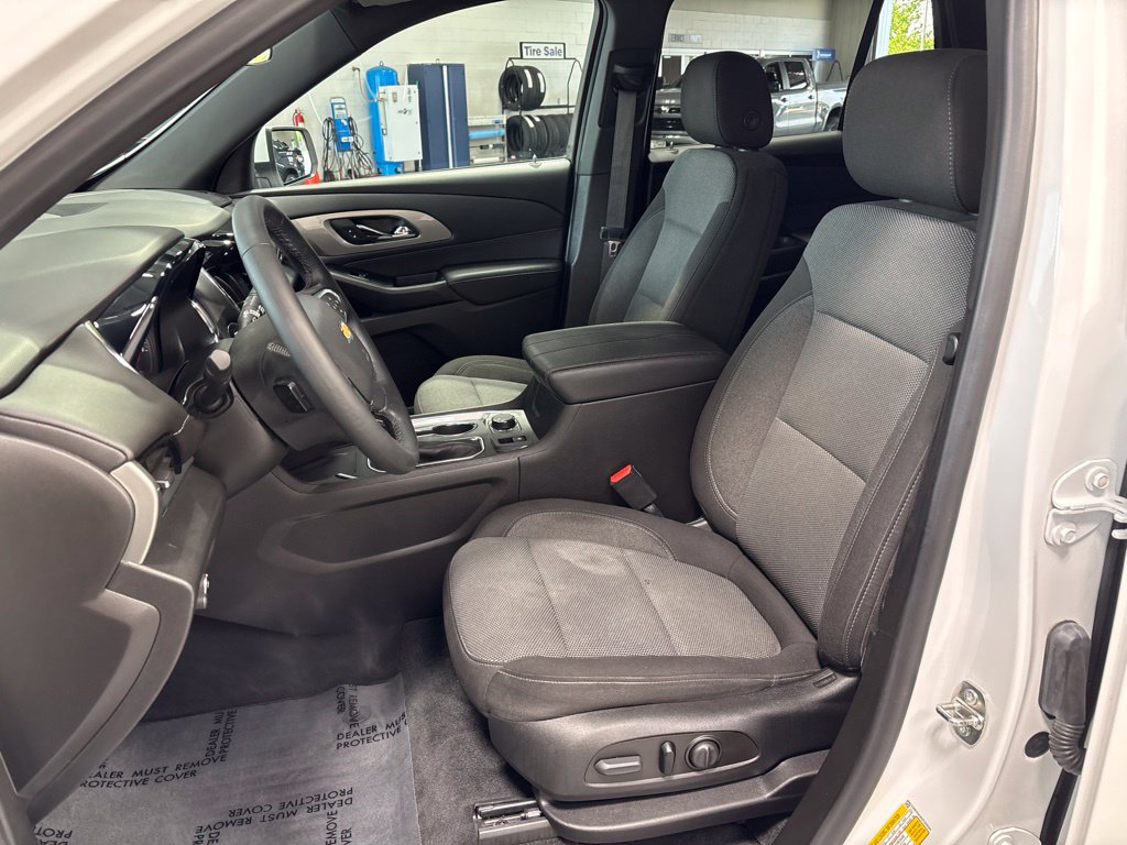 Used 2023 Chevrolet Traverse LT AWD/4WD image 9