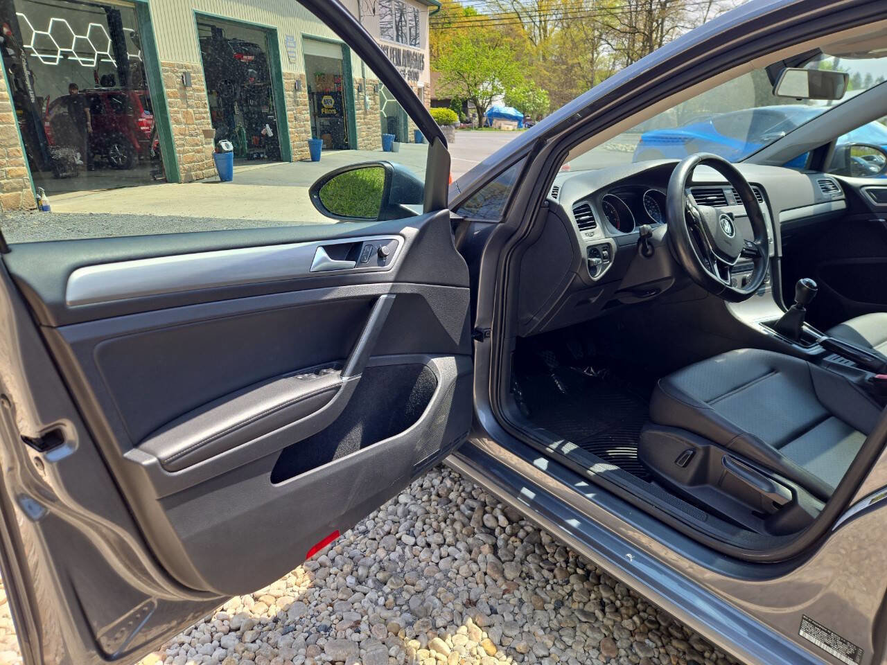 Used 2017 Volkswagen Golf S FWD image 13
