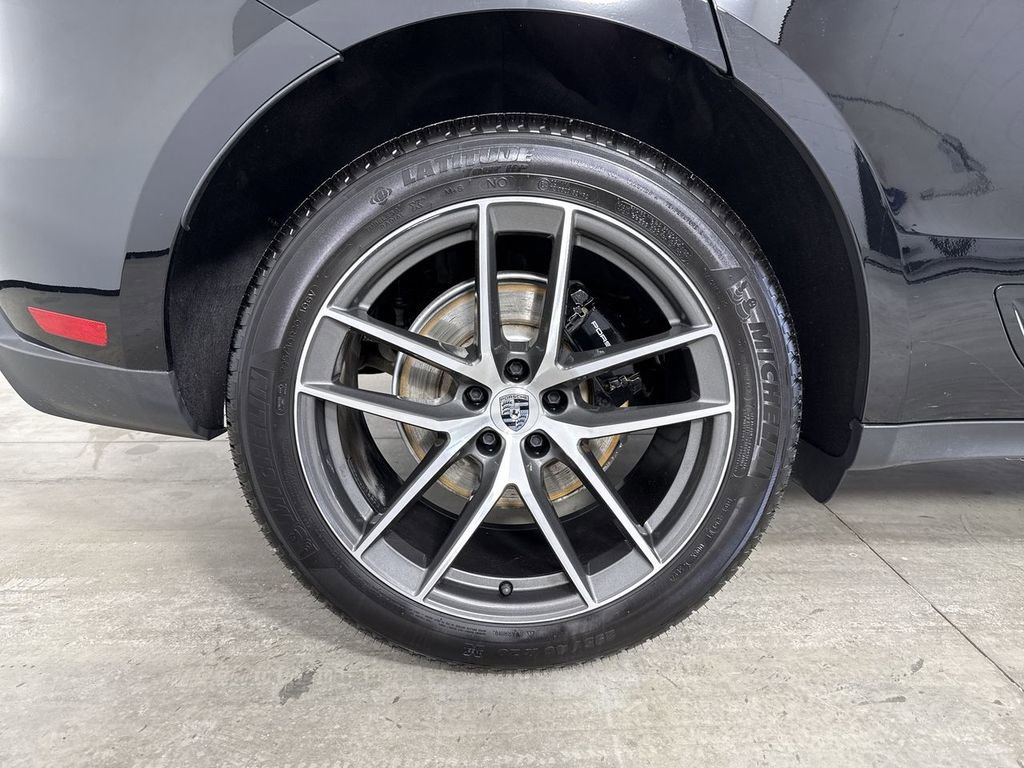Certified 2025 Porsche Macan image 16
