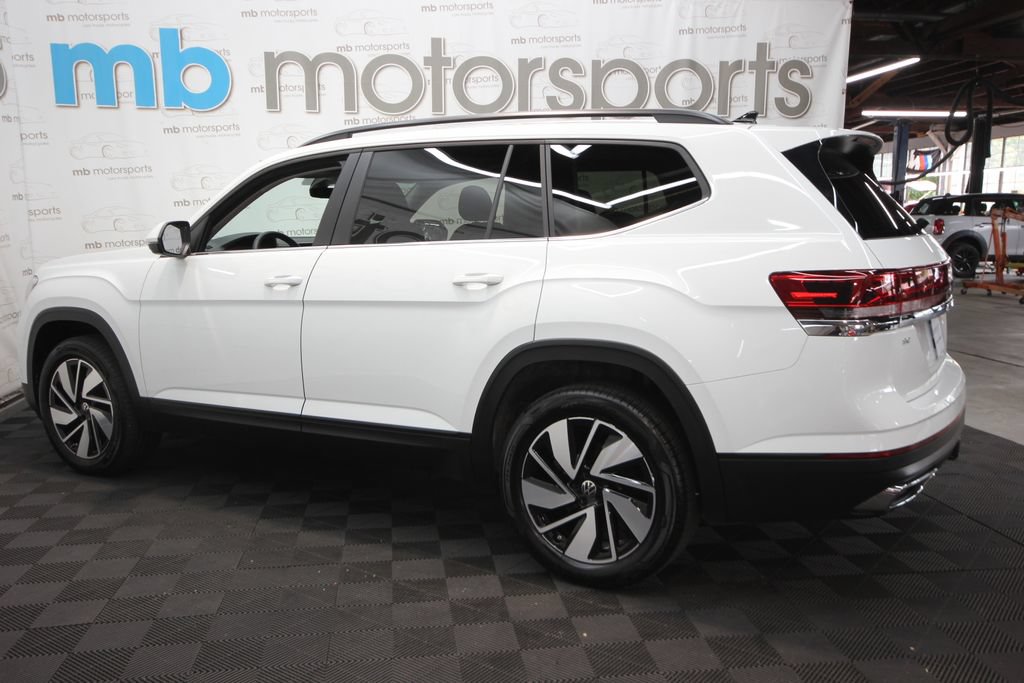 Used 2025 Volkswagen Atlas SE AWD/4WD image 3