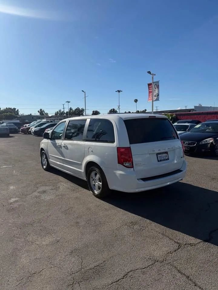Used 2013 Dodge Grand Caravan SXT image 4