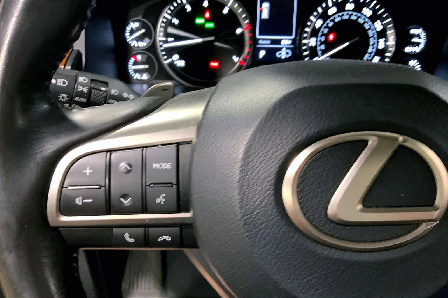 Used 2020 Lexus LX 570 4WD w/ Luxury Package image 24