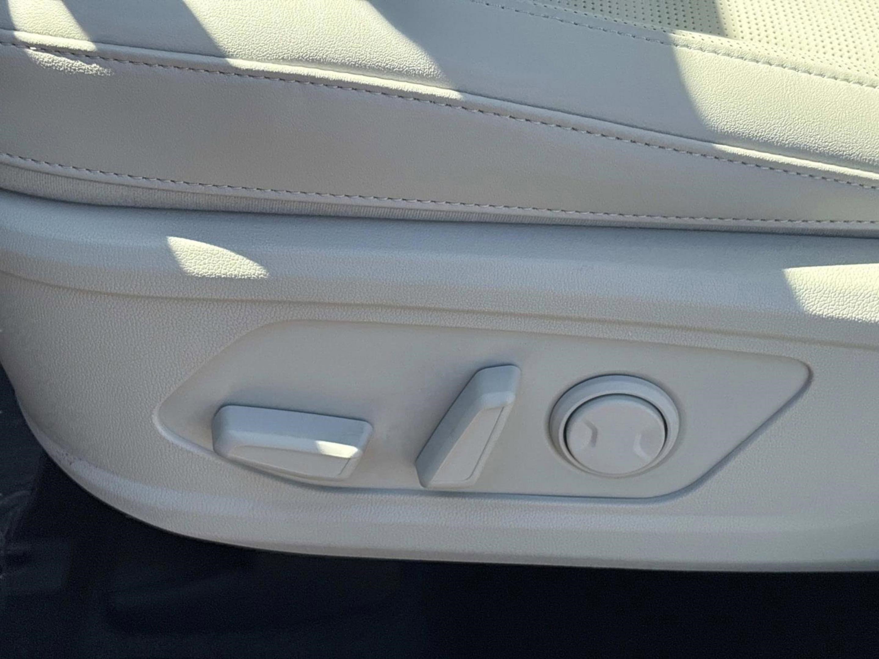 New 2025 Kia Sorento S w/ Panoramic Sunroof Package image 23