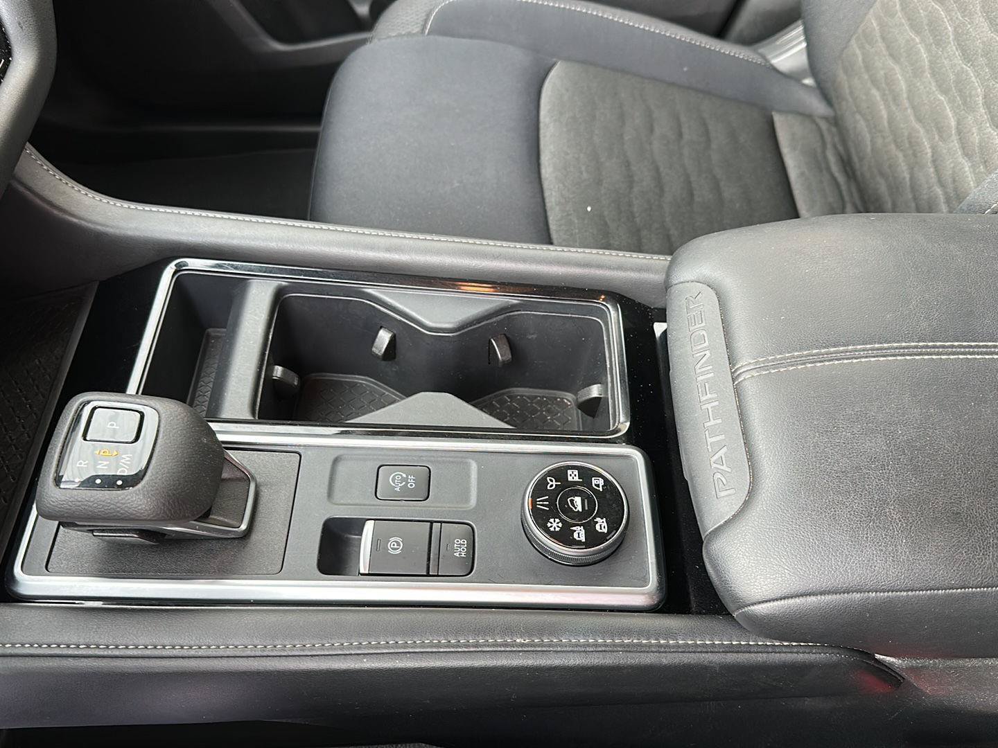 Used 2025 Nissan Pathfinder SV AWD/4WD image 16