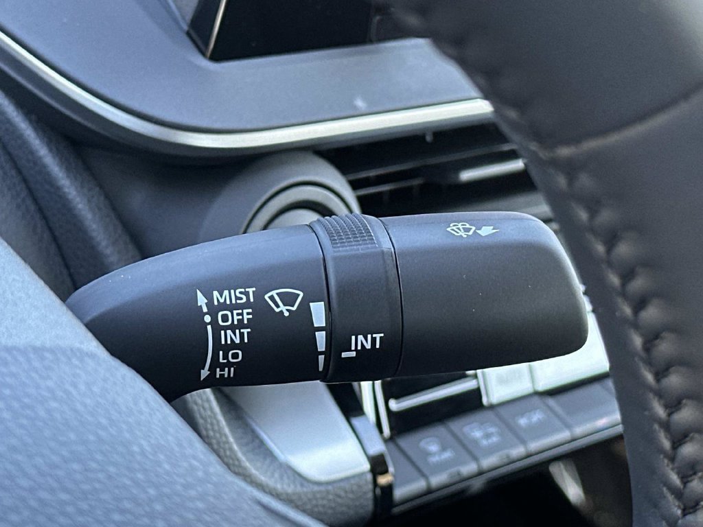 New 2027 Toyota Prius LE FWD image 32