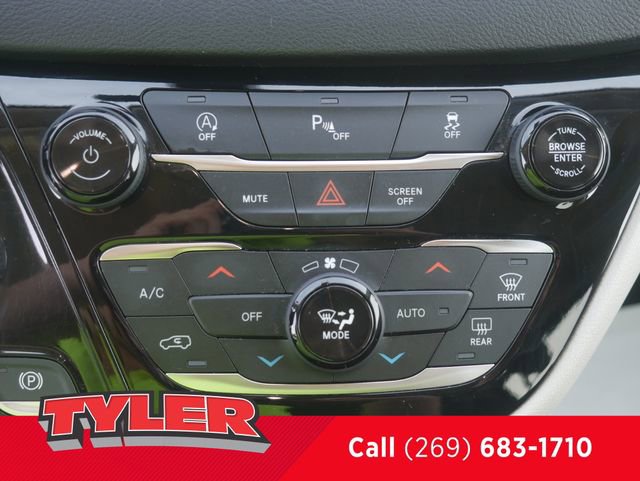 Used 2020 Chrysler Pacifica Touring w/ Cold Weather Group FWD image 31