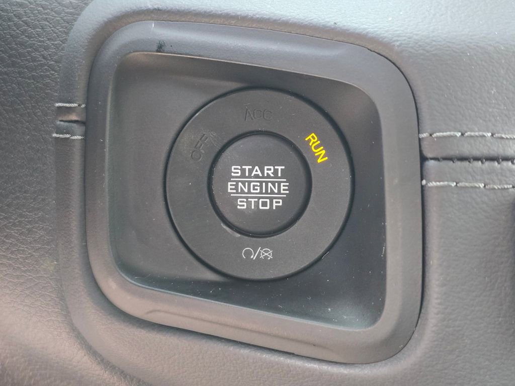 Used 2025 Jeep Wrangler Unlimited Sahara AWD/4WD image 32