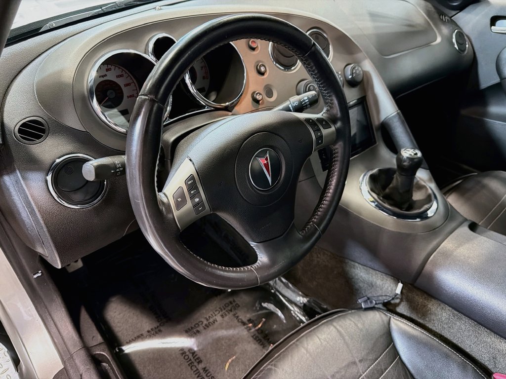 Used 2007 Pontiac Solstice Convertible w/ Premium Package RWD image 11
