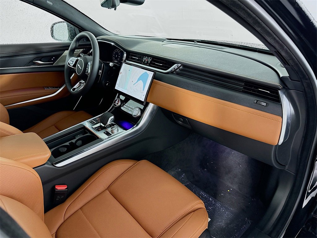 New 2024 Jaguar XF R-Dynamic SE image 32