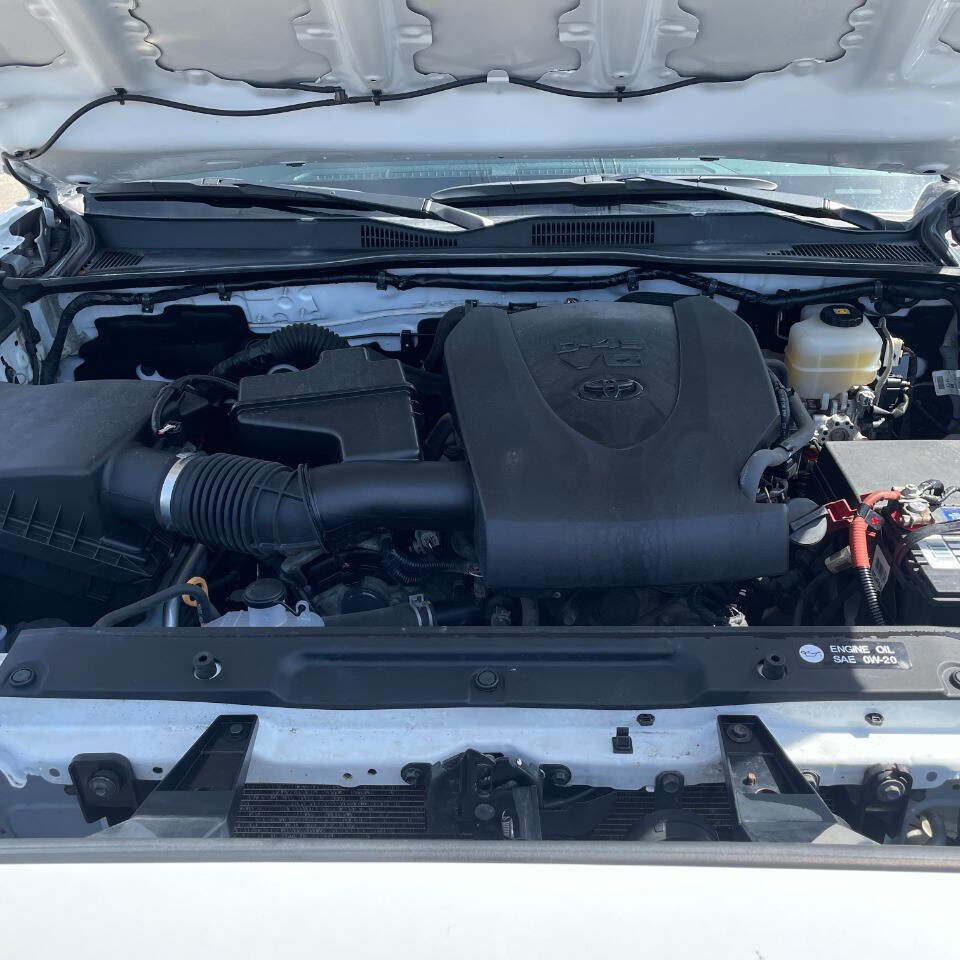 Used 2019 Toyota Tacoma TRD Off-Road AWD/4WD image 13