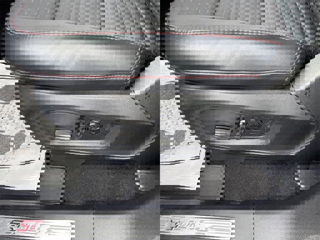 Used 2025 Ford Explorer ST-Line w/ Premium Package image 17