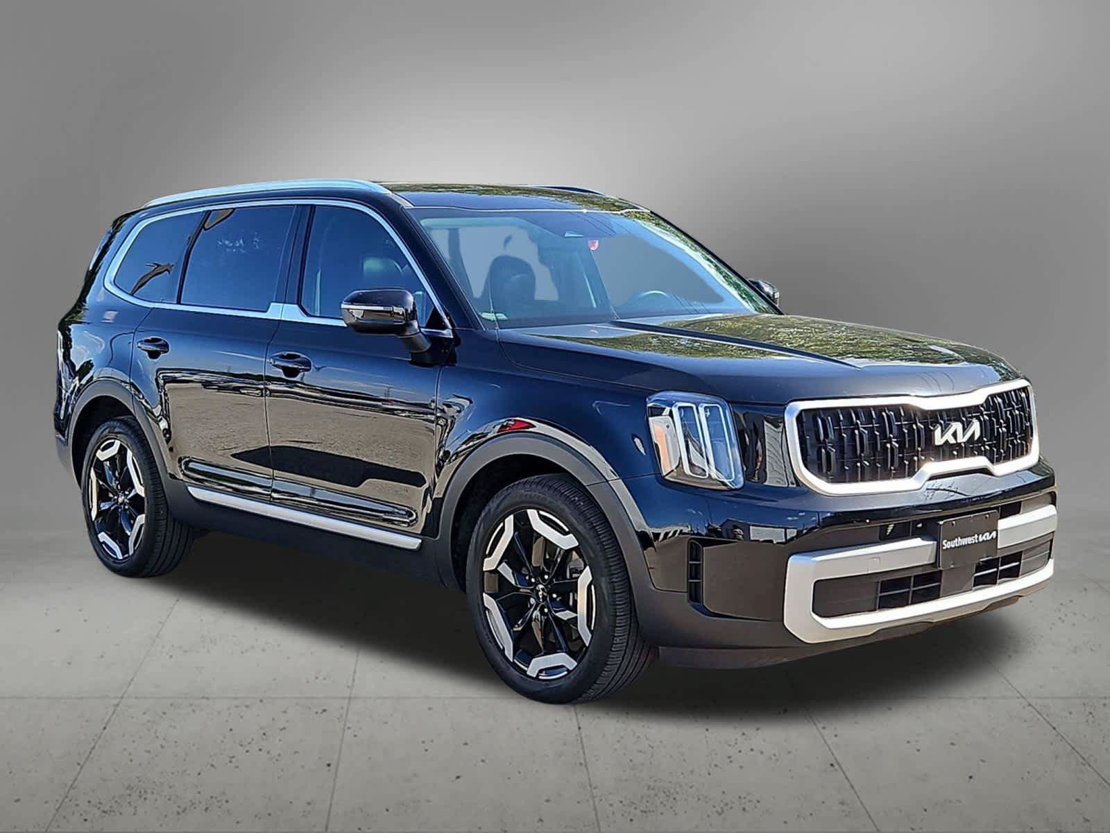 Certified 2025 Kia Telluride EX w/ EX Captain's Chair Package FWD image 7