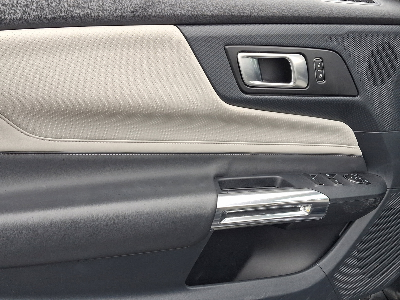 Used 2024 Ford Mustang Premium RWD image 12