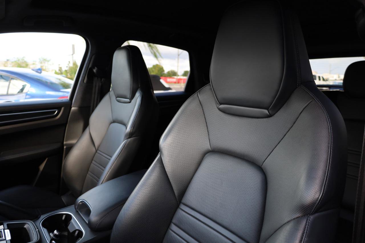 Used 2022 Porsche Cayenne GTS AWD/4WD image 6