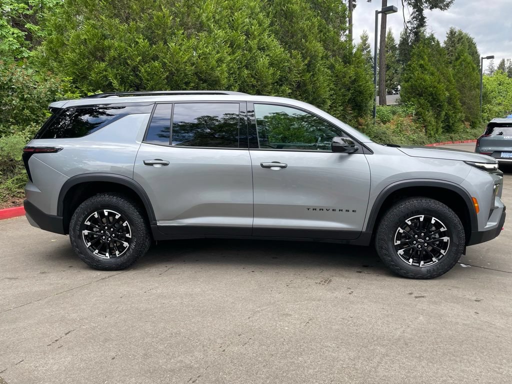 Used 2025 Chevrolet Traverse Z71 AWD/4WD image 4