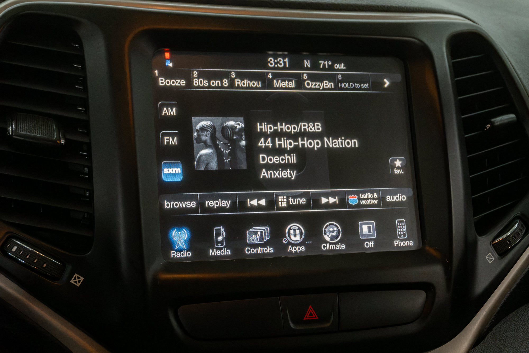 Used 2015 Jeep Cherokee Latitude w/ Cold Weather Group AWD/4WD image 19