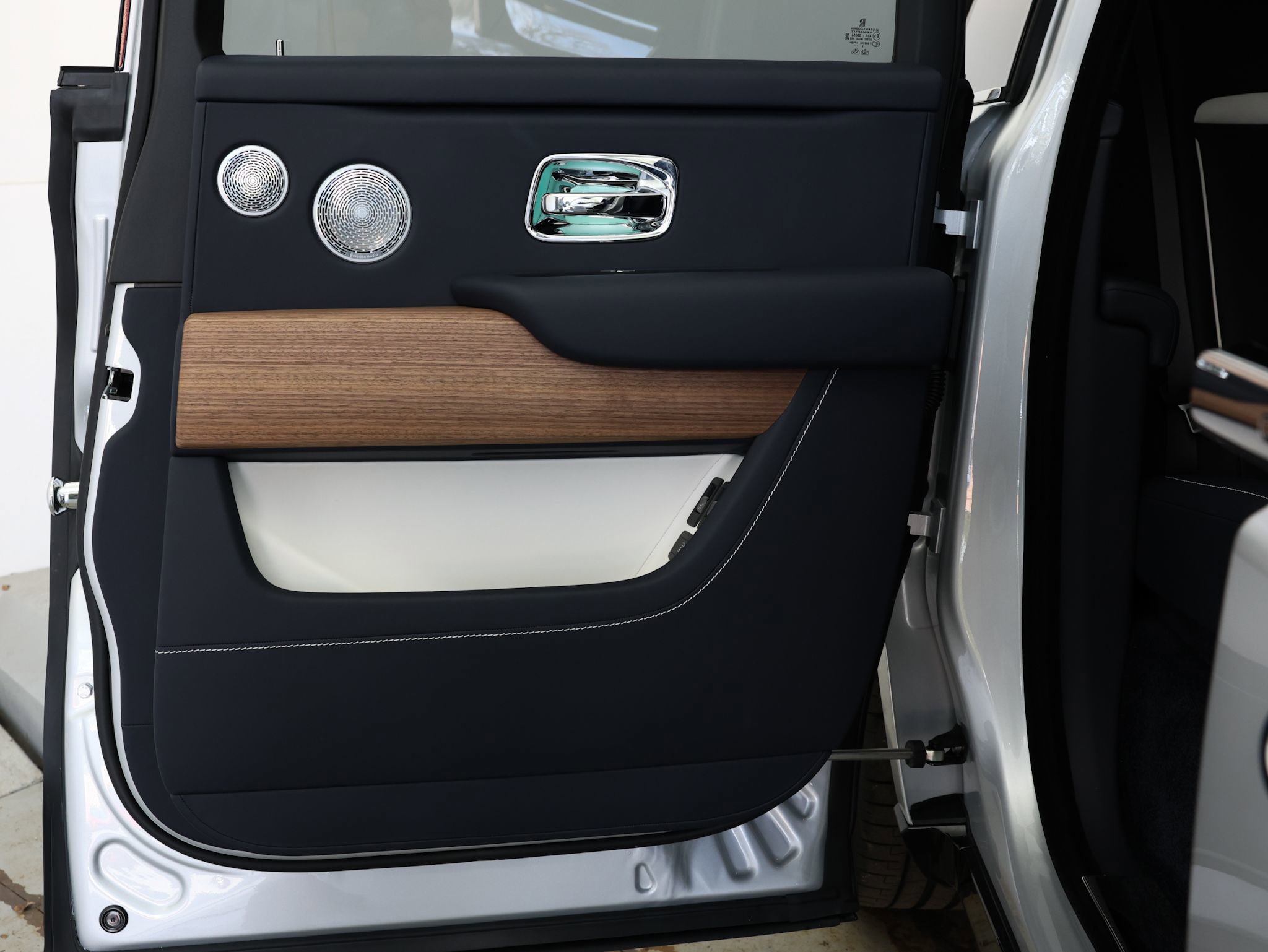 New 2026 Rolls-Royce Cullinan image 30