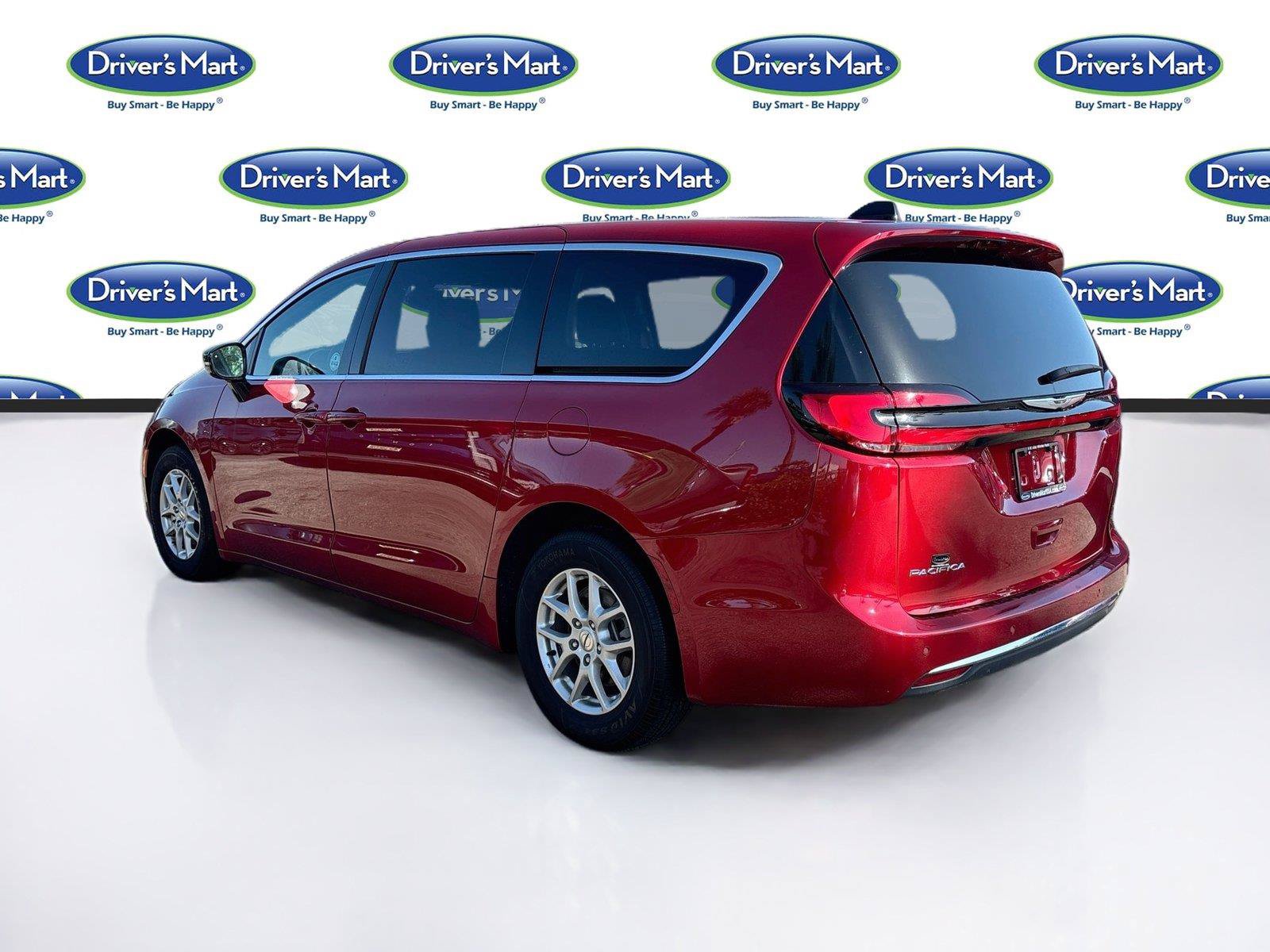 Used 2025 Chrysler Pacifica Select FWD image 5