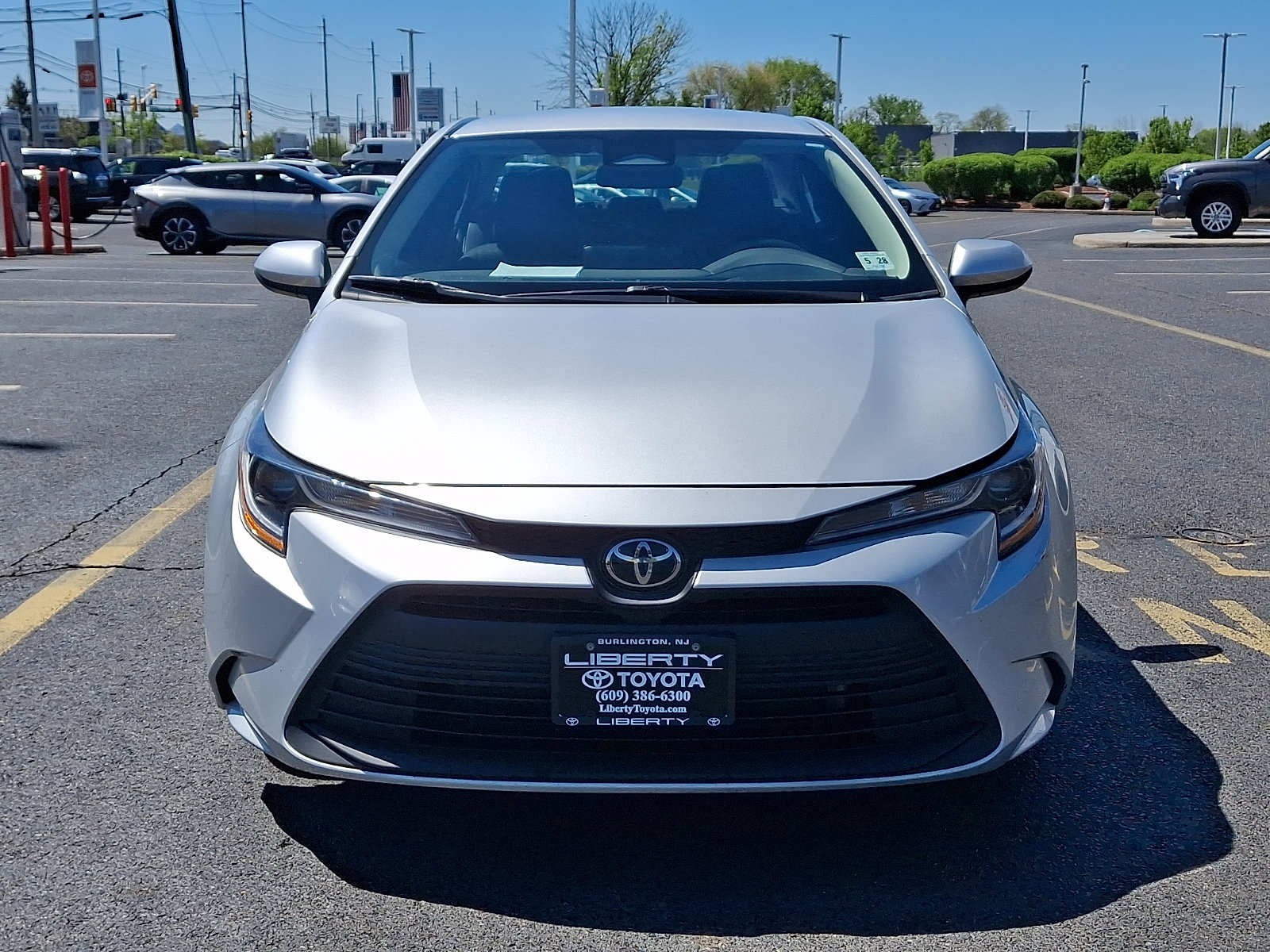 Used 2023 Toyota Corolla LE image 2