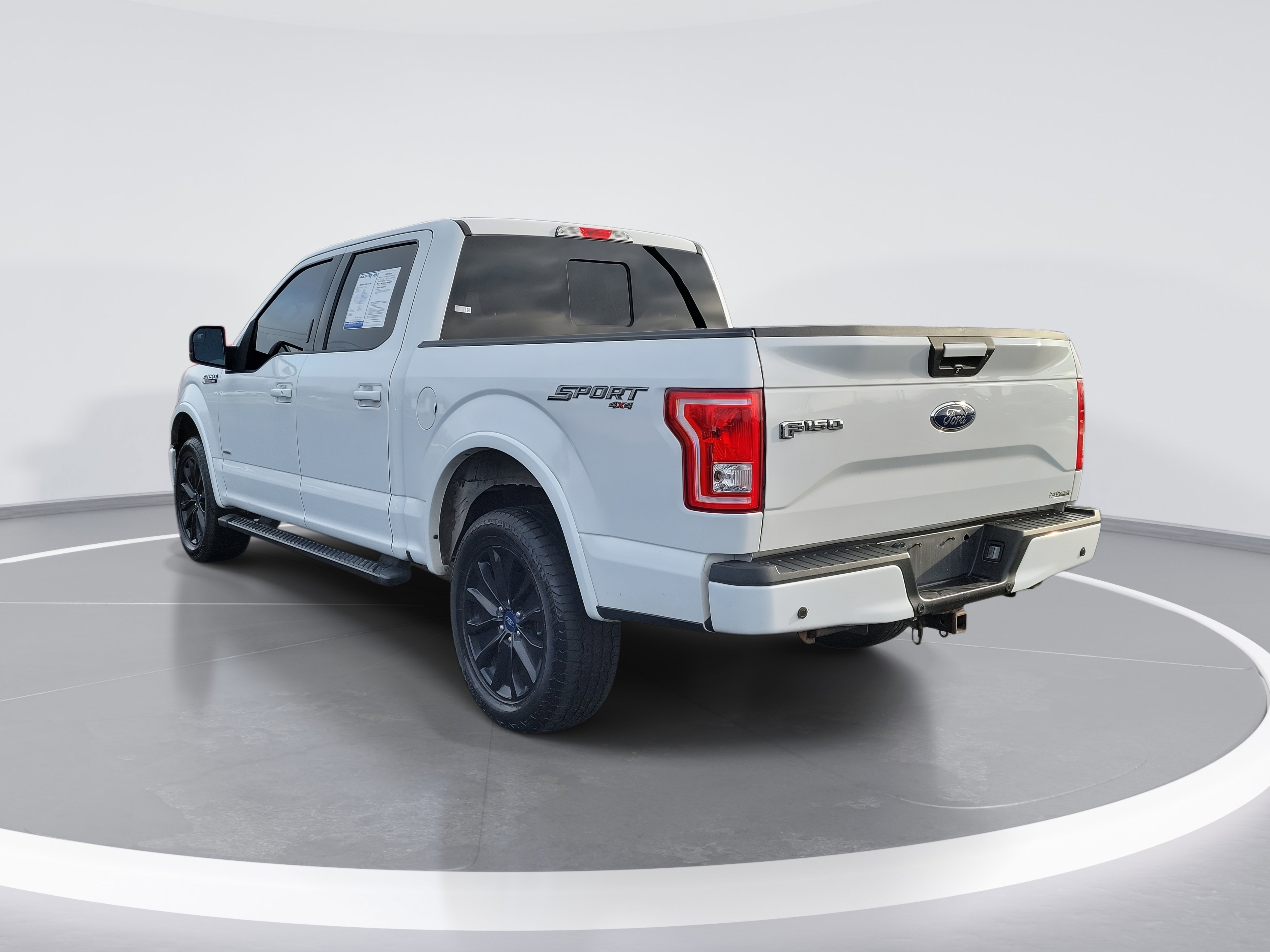 Used 2016 Ford F150 XLT w/ Equipment Group 302A Luxury image 4