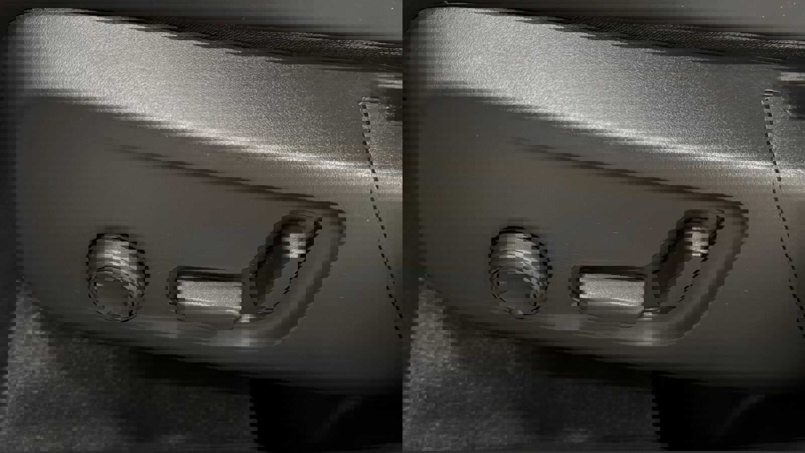 Used 2023 Volvo XC40 B5 Ultimate w/ Climate Package image 24