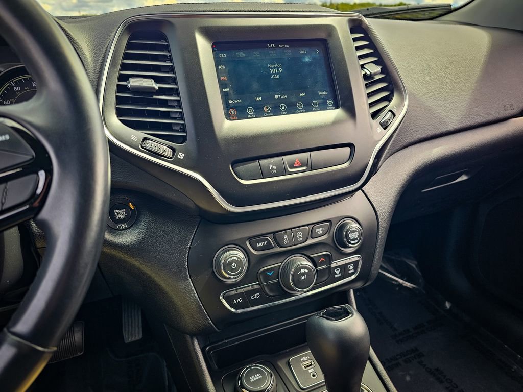 Used 2020 Jeep Cherokee Latitude Plus w/ Cold Weather Group AWD/4WD image 20