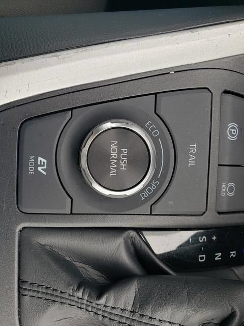 Used 2025 Toyota RAV4 XLE AWD/4WD image 18
