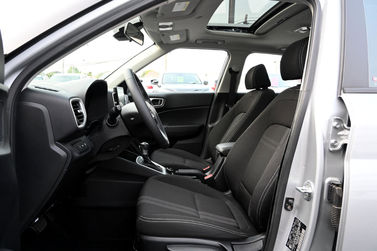 Used 2022 Hyundai Venue SEL image 14