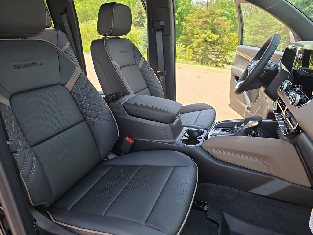 New 2026 GMC Canyon Denali AWD/4WD image 10