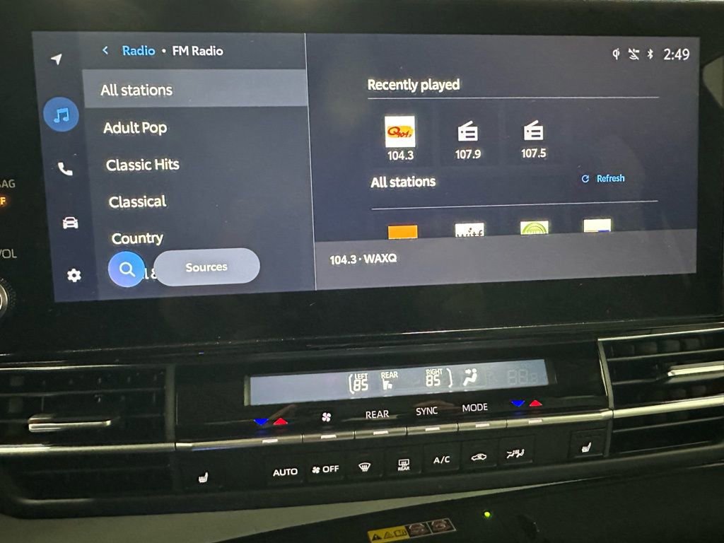 Used 2025 Toyota Sienna XLE image 27