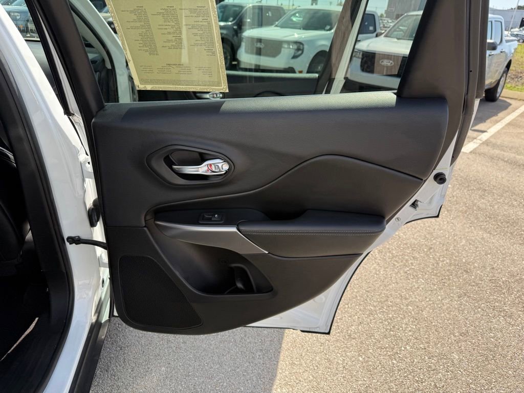 Used 2019 Jeep Cherokee Latitude Plus image 21