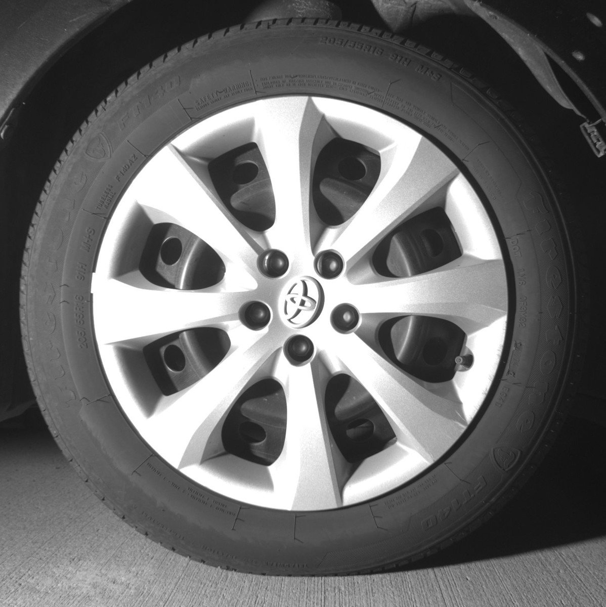 Used 2025 Toyota Corolla LE FWD image 13