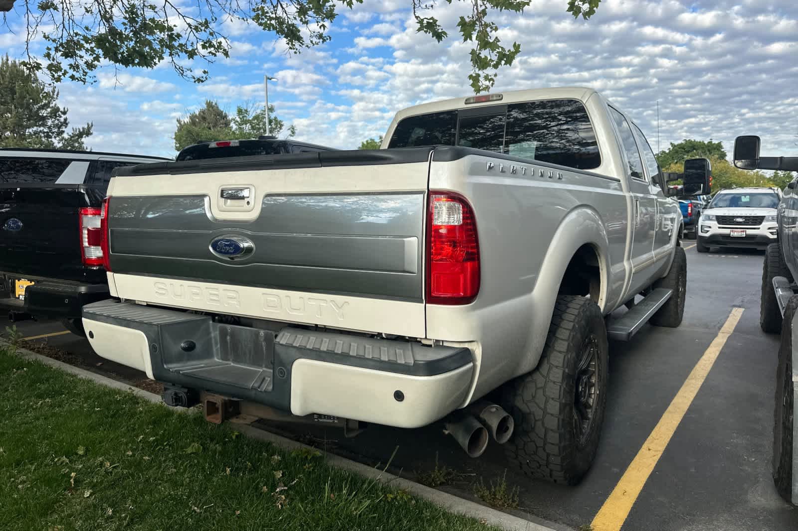 Used 2015 Ford F350 Platinum w/ FX4 Off-Road Package AWD/4WD image 4