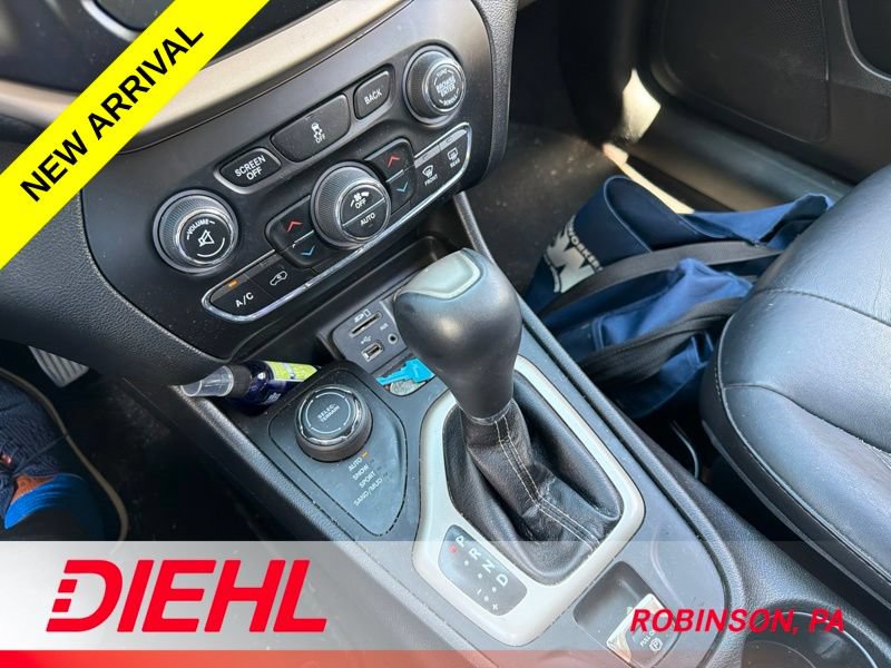 Used 2017 Jeep Cherokee Limited AWD/4WD image 13