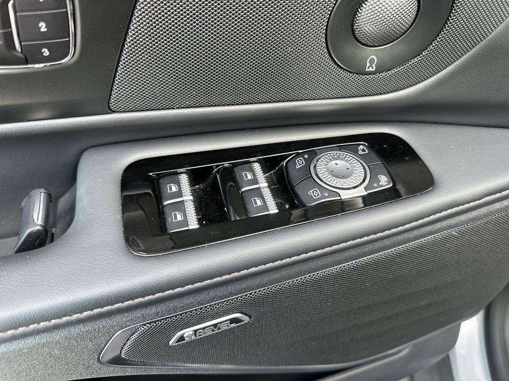 Used 2025 Lincoln Nautilus Reserve w/ Jet Appearance Package image 13