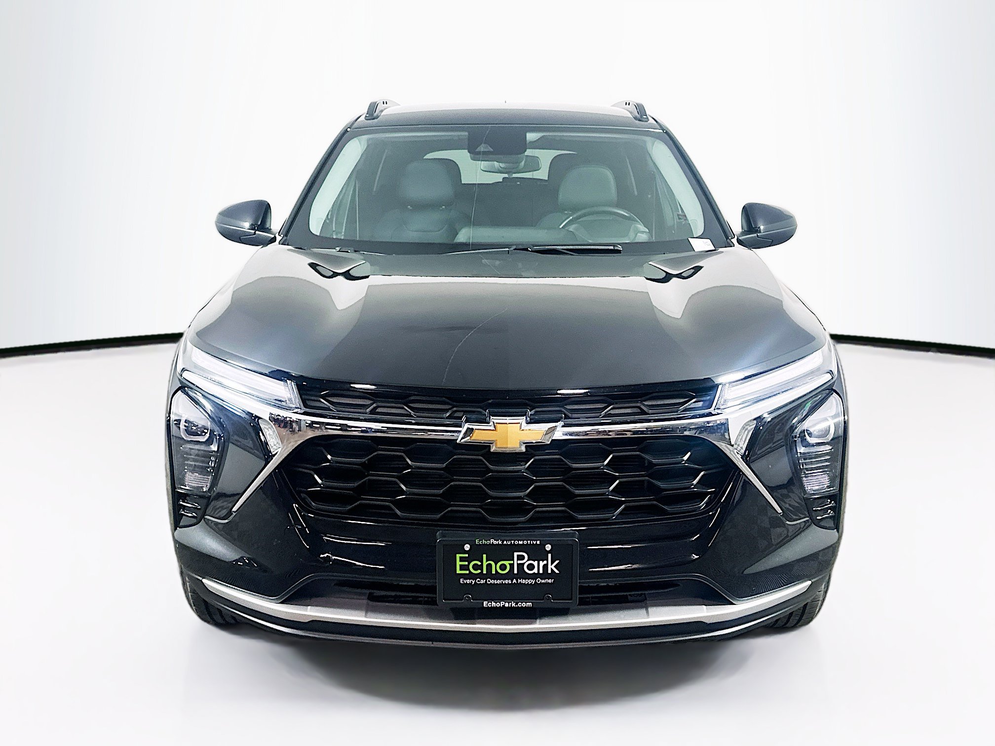 Used 2024 Chevrolet Trax LT w/ Driver Confidence Package FWD image 2