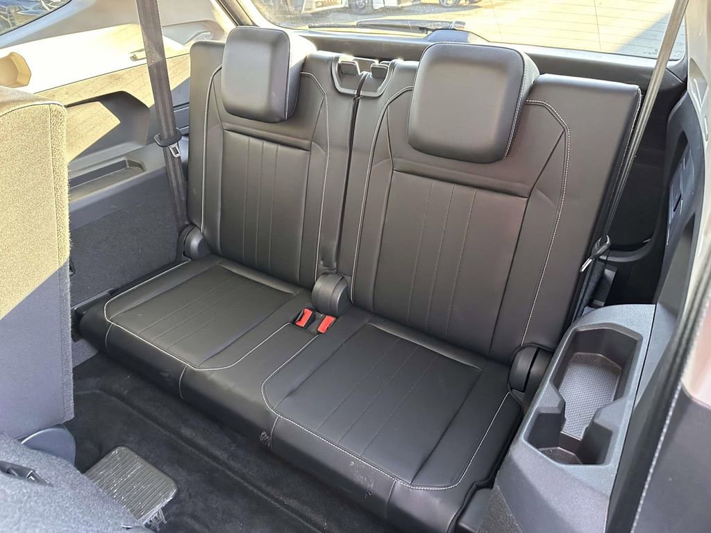 Used 2024 Volkswagen Tiguan Wolfsburg Edition FWD image 13