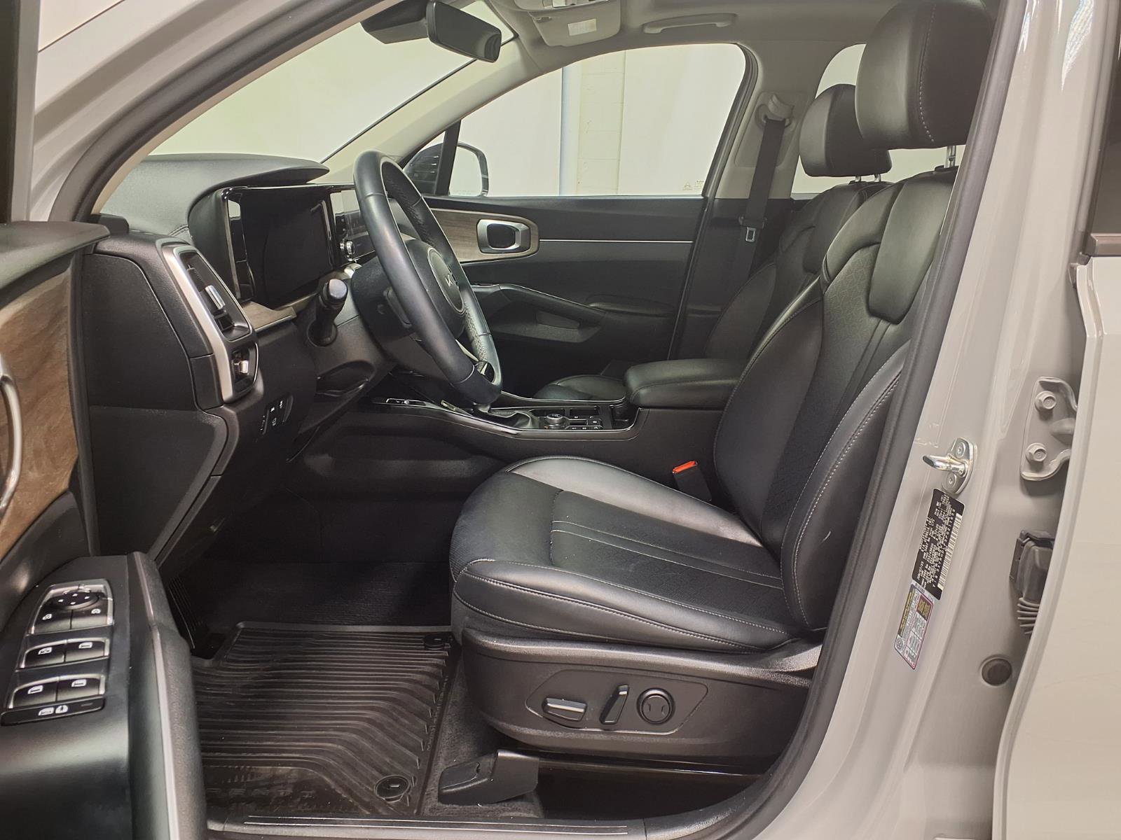 Used 2023 Kia Sorento X-Line EX image 26