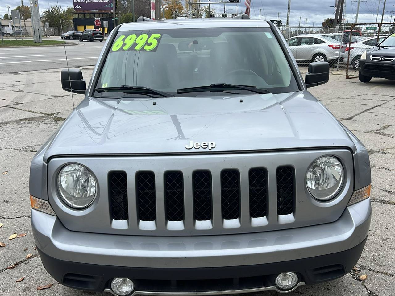 Used 2017 Jeep Patriot High Altitude FWD image 2