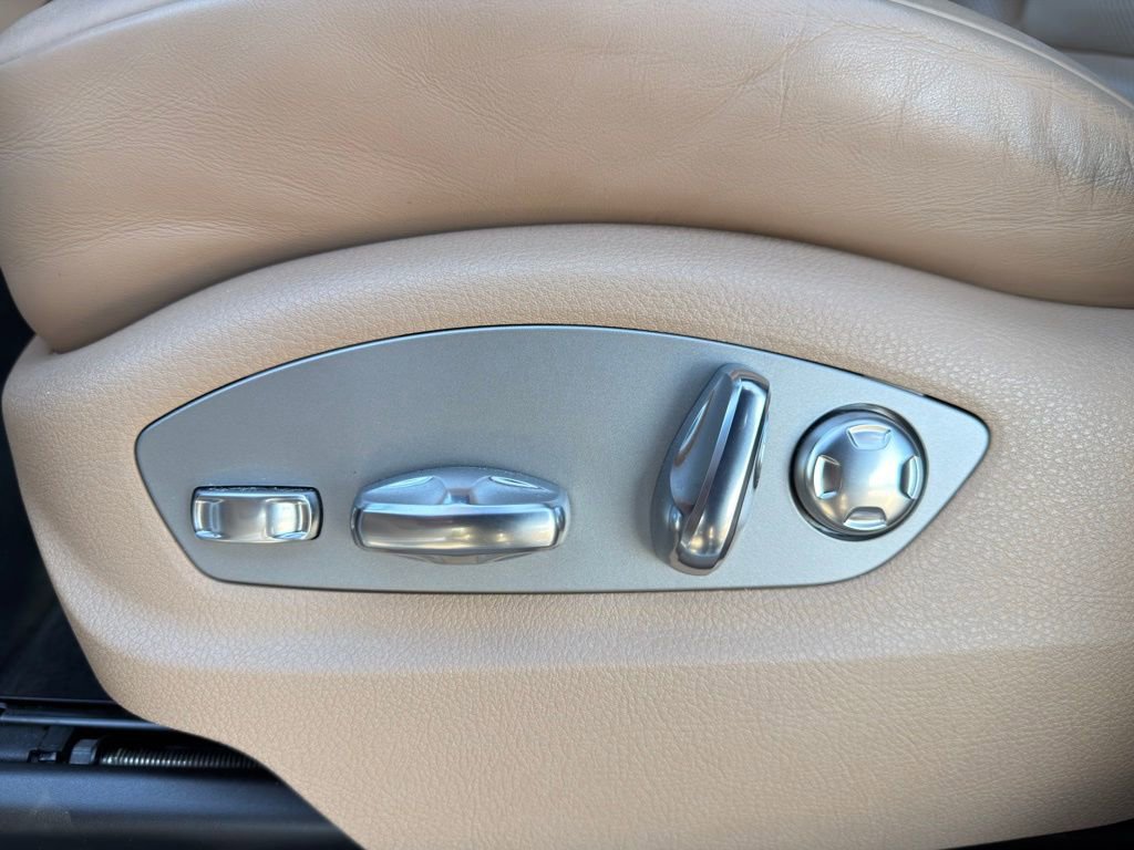 Certified 2023 Porsche Macan image 6