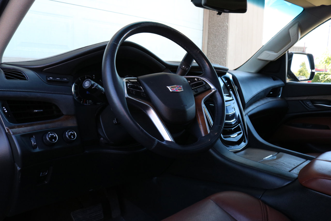 Used 2017 Cadillac Escalade Premium Luxury image 21