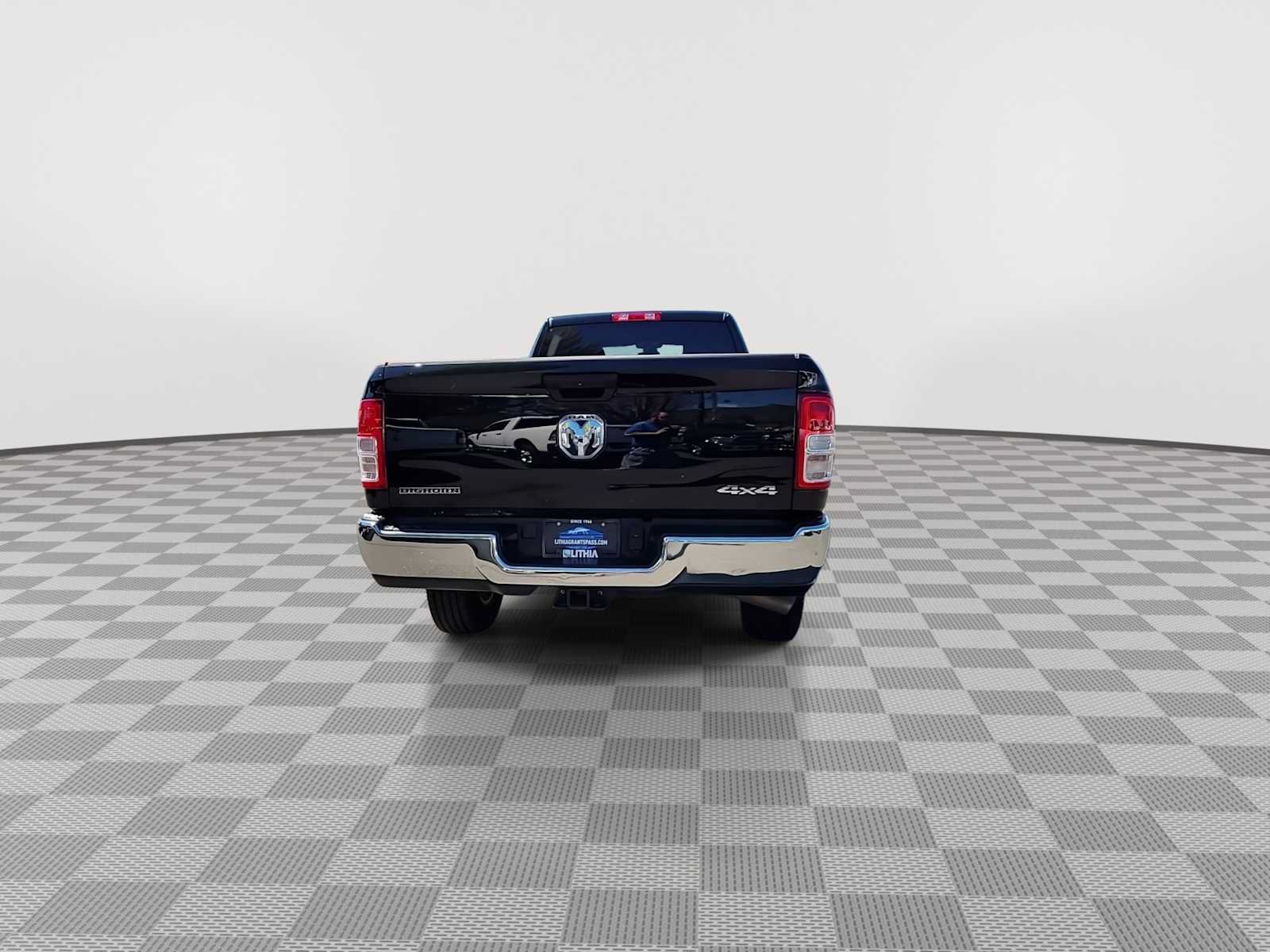 Used 2024 RAM 3500 Big Horn AWD/4WD image 7