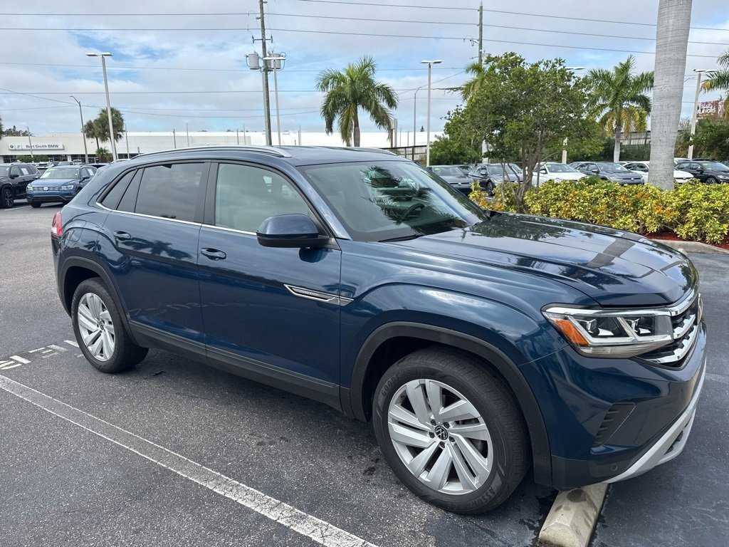 Used 2022 Volkswagen Atlas Cross Sport SE image 2