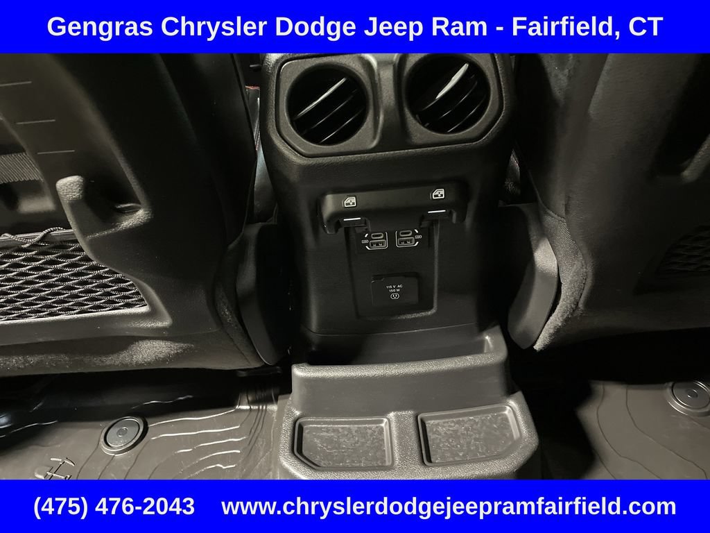 Used 2023 Jeep Wrangler Unlimited Rubicon w/ Cold Weather Group AWD/4WD image 39